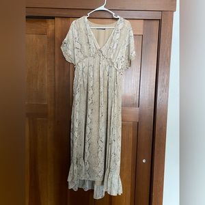 Snack print, midi, short sleeve, low neck, flowy sundress